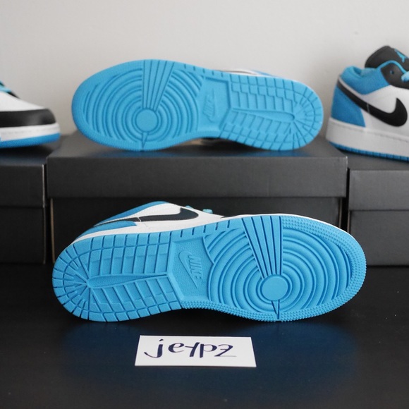 Air Jordan 1 Low Laser Blue CT1564004 Youth Size 6 - Picture 4 of 6